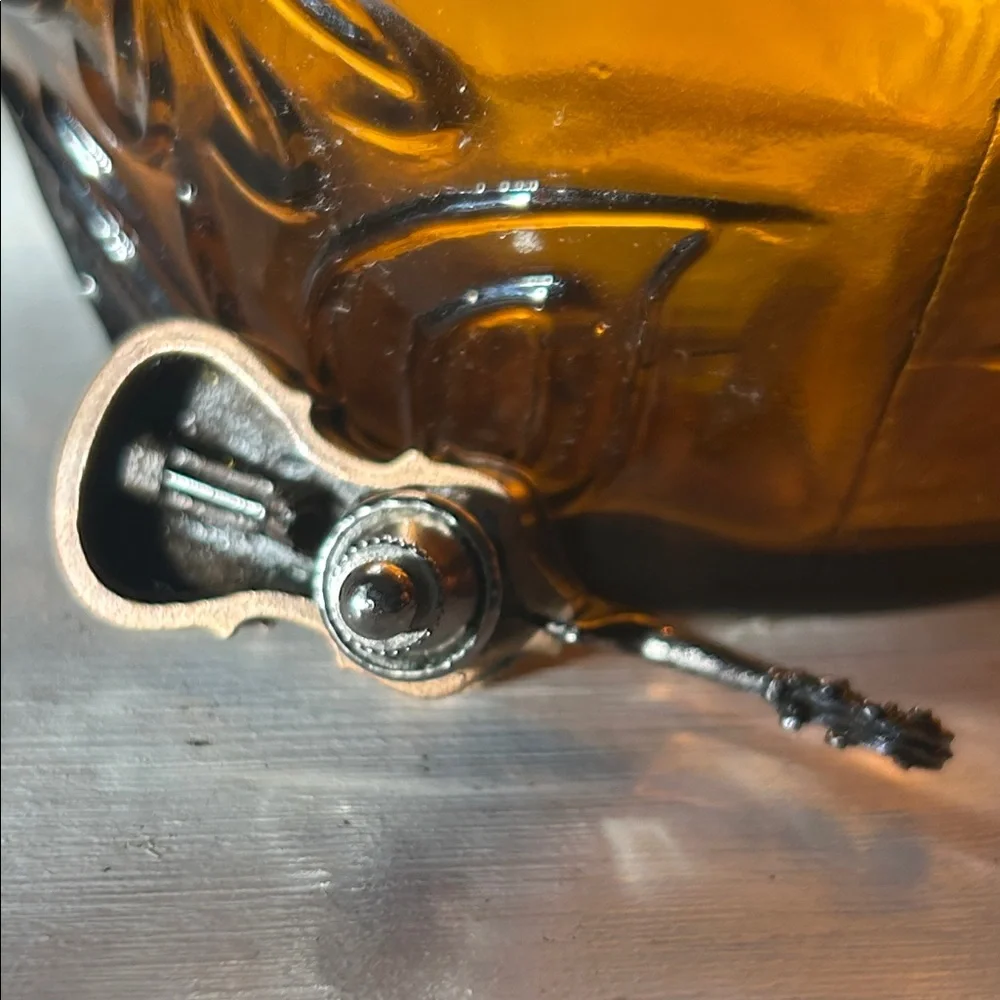Vintage Bass Tak Pin
